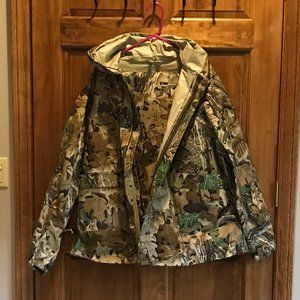 2 PIECE ADVANTAGE CAMO, 100% PVC WATERPROOF HUNTING OUTFIT, SIZE EXTRA LARGE